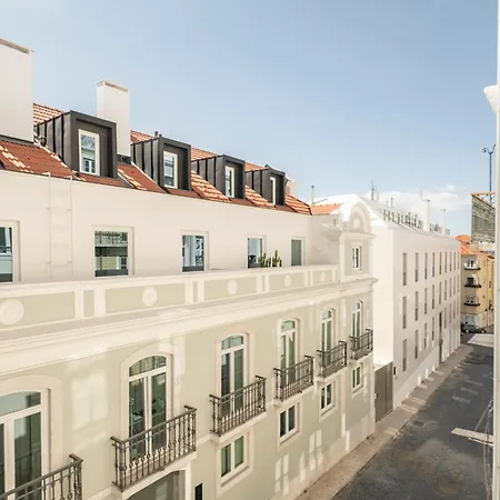 Elegant Artist In Paraiso - Alfama